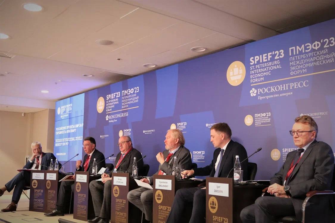 Кто был модератором на пмэф. Кто был модератором на пмэф. Кто был модератором на пмэф. Примаков россотрудничество. Волонтерки пмэф 2023.