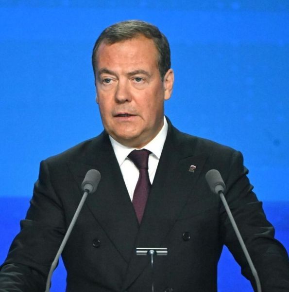 Дмитрий Медведев: Российская экономика, вопреки предсказаниям, не развалилась